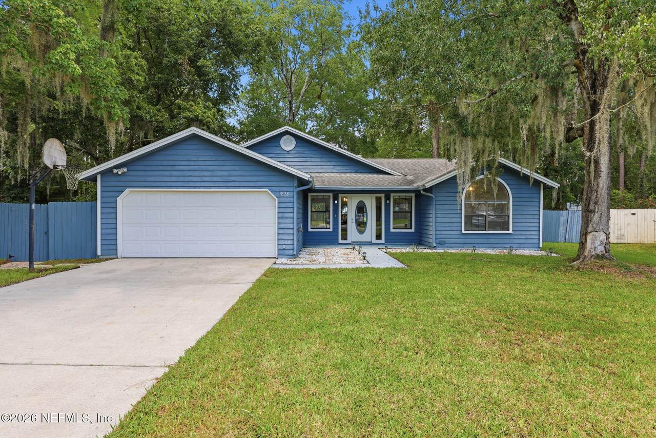 1828 Sherwood Drive - Photo 1