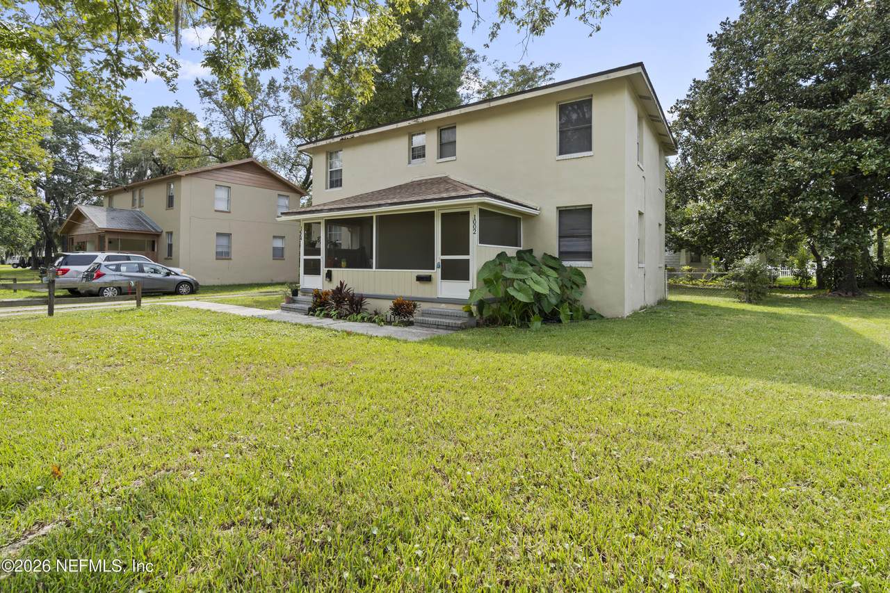 1002 Day Avenue - Photo 1