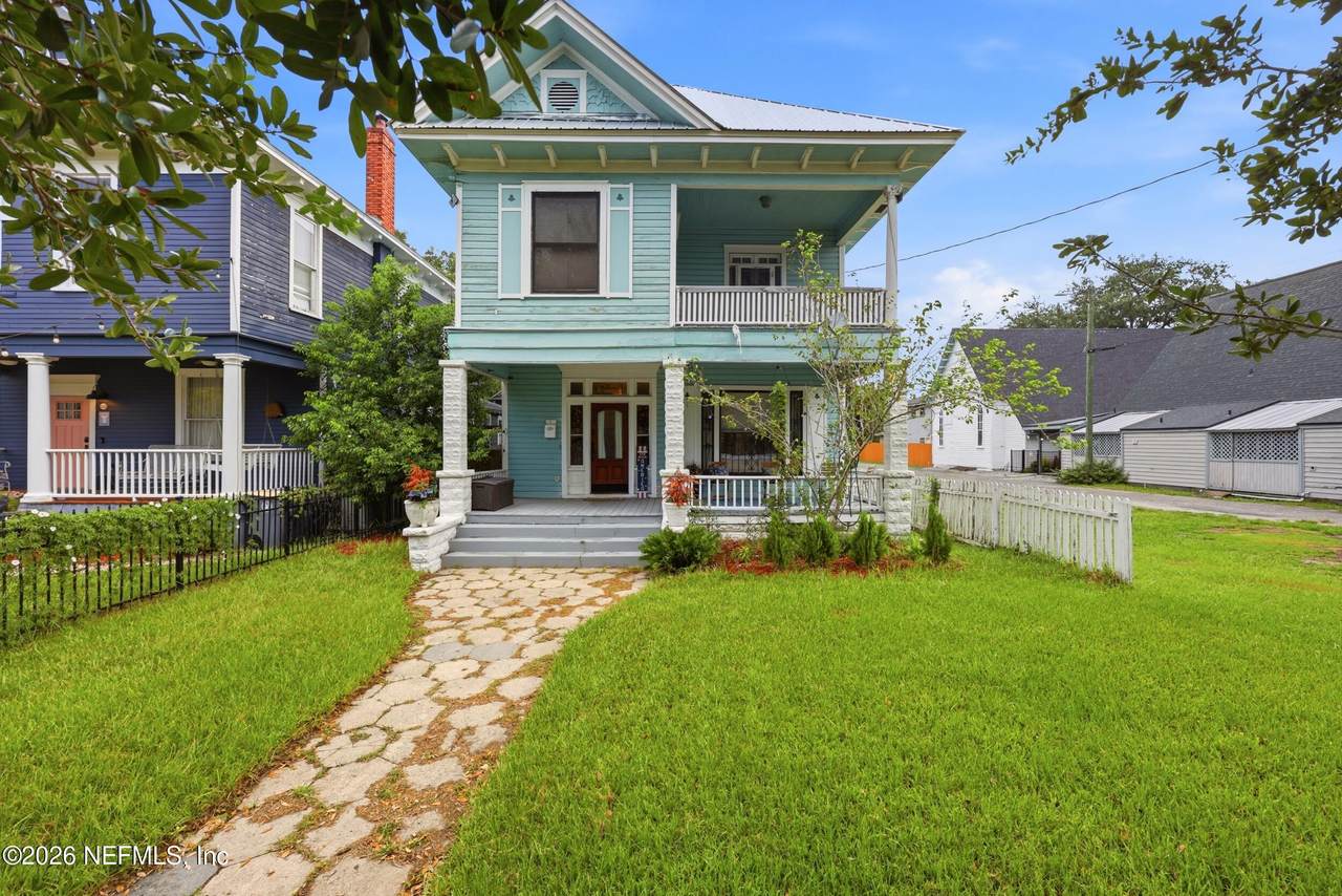 129 9TH Street - Photo 1