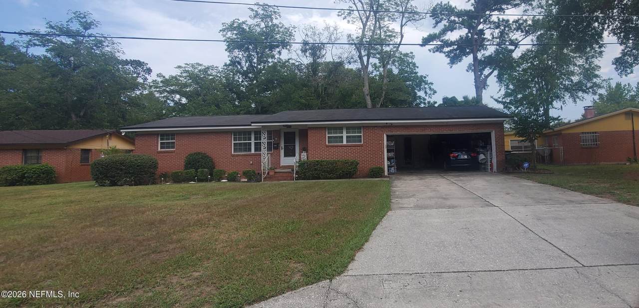 6215 Woodlawn Court - Photo 1