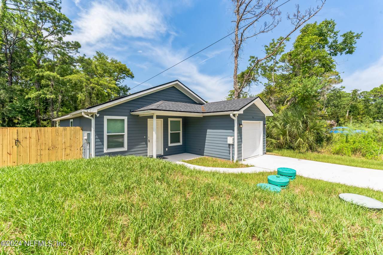 908 9TH Street - Photo 1