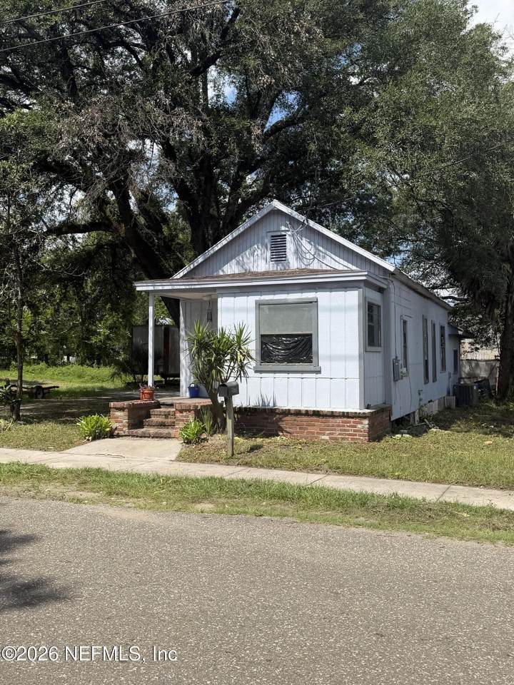 2308 Evergreen Avenue - Photo 1