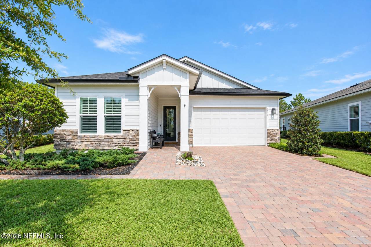 216 Amberwood Drive - Photo 1