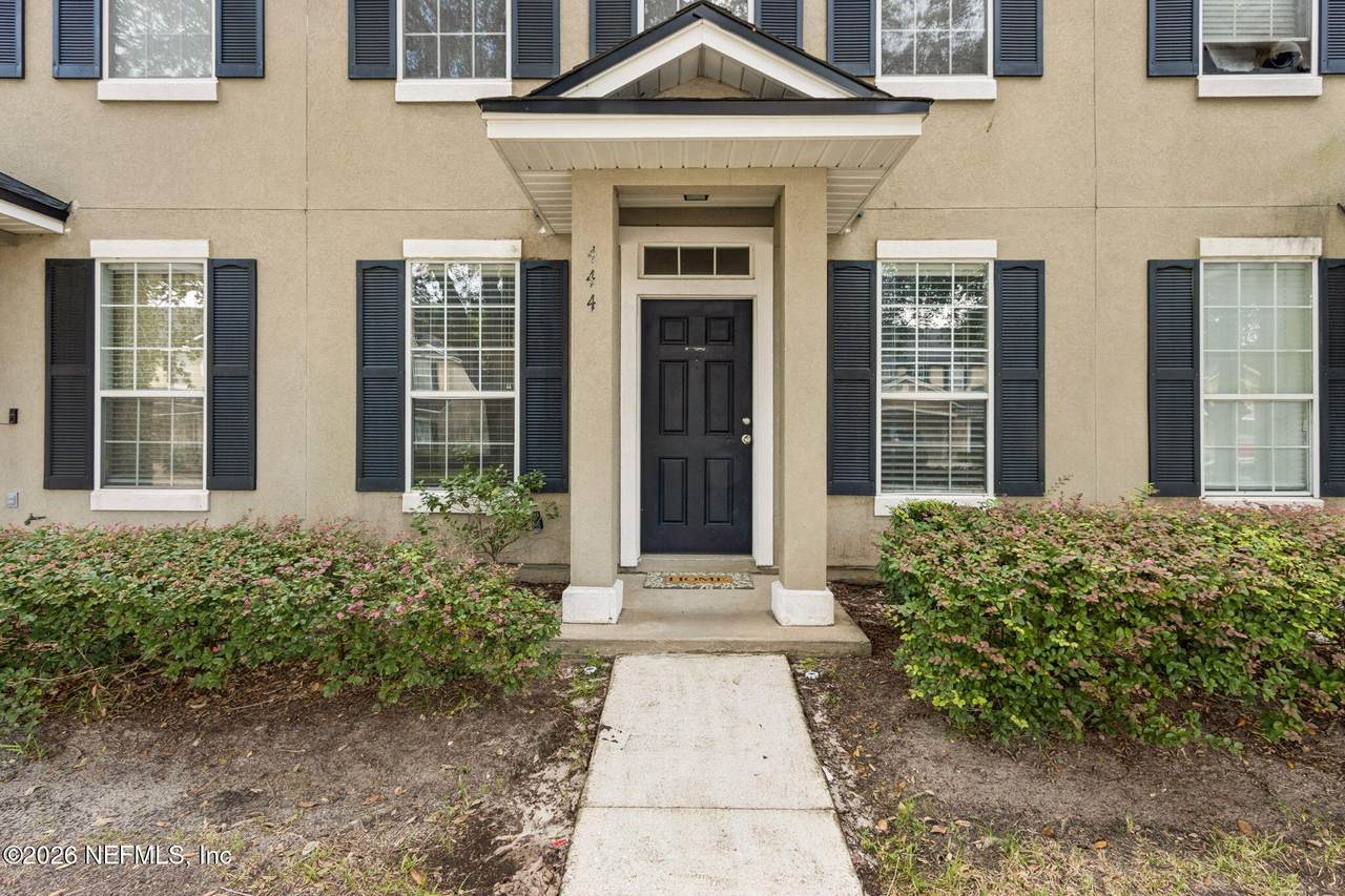 444 Sherwood Oaks Drive - Photo 1