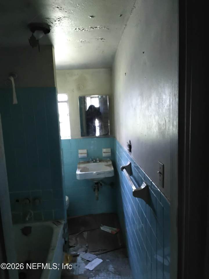 1411 Wilcox Street - Photo 1