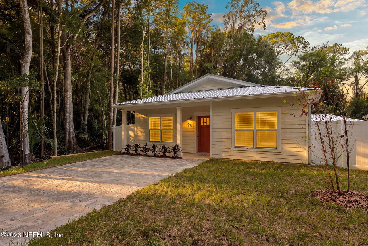 941 Bruen Street - Photo 1