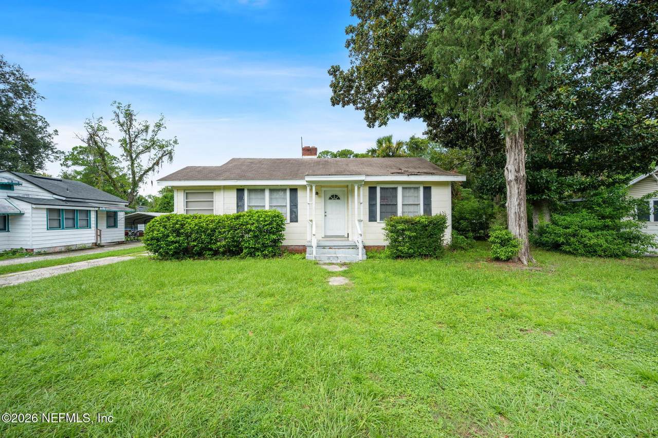 8944 1ST Avenue - Photo 1