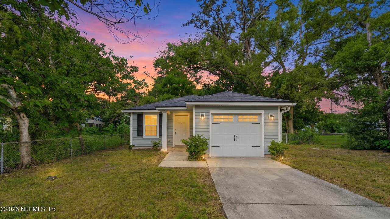 2355 Jayson Avenue - Photo 1