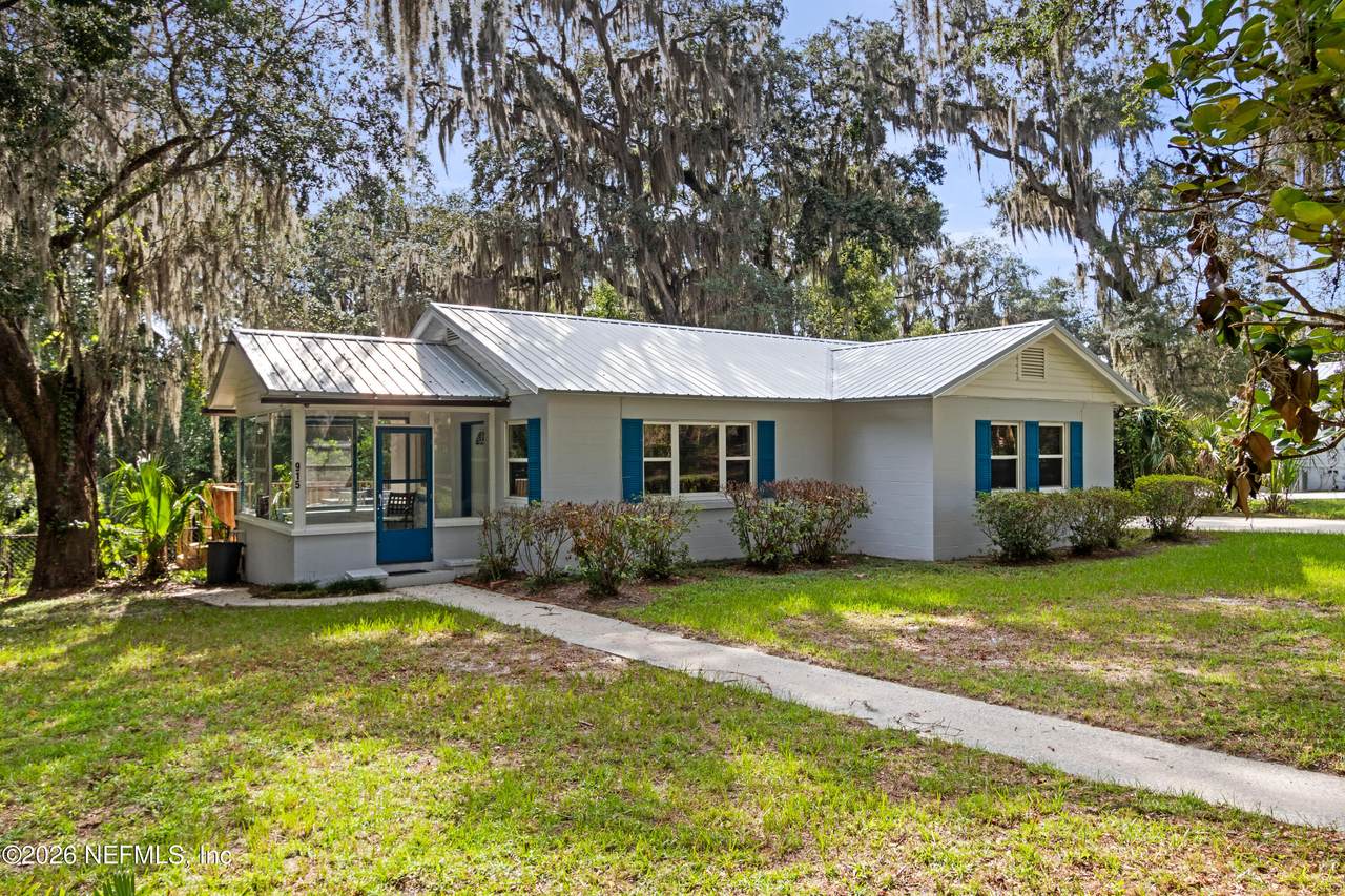 915 13TH Street - Photo 1