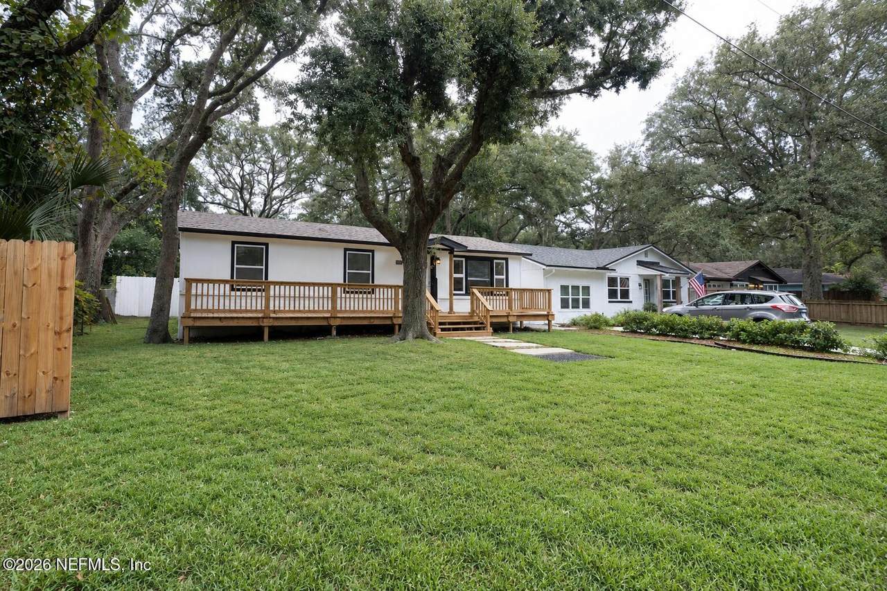 716 12TH Street - Photo 1