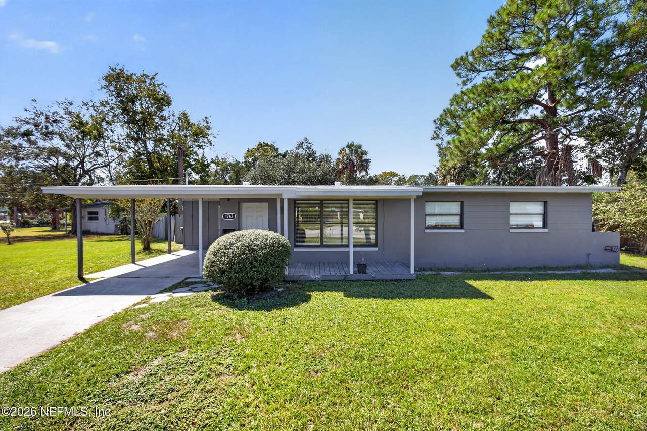 1762 Hawaii Drive - Photo 1