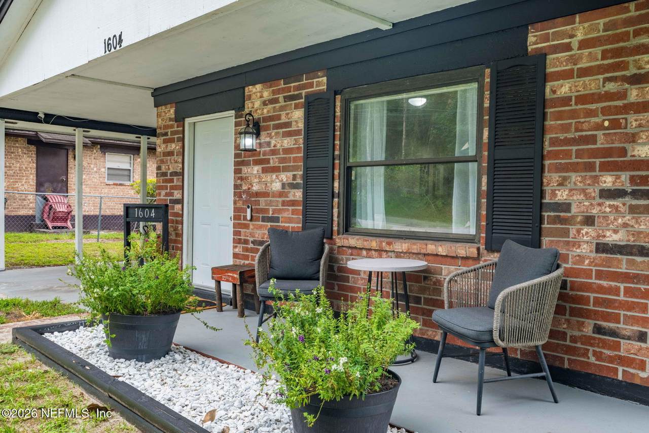 1604 Forbes Street - Photo 1