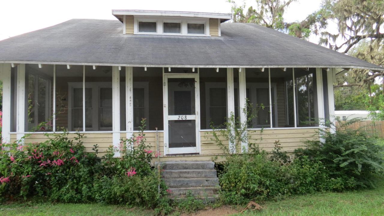 208 Summit St - Photo 1