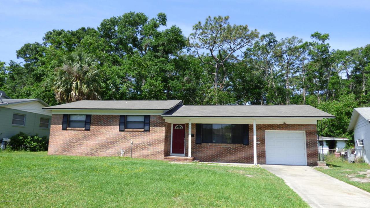 848 Colonial Ct - Photo 1