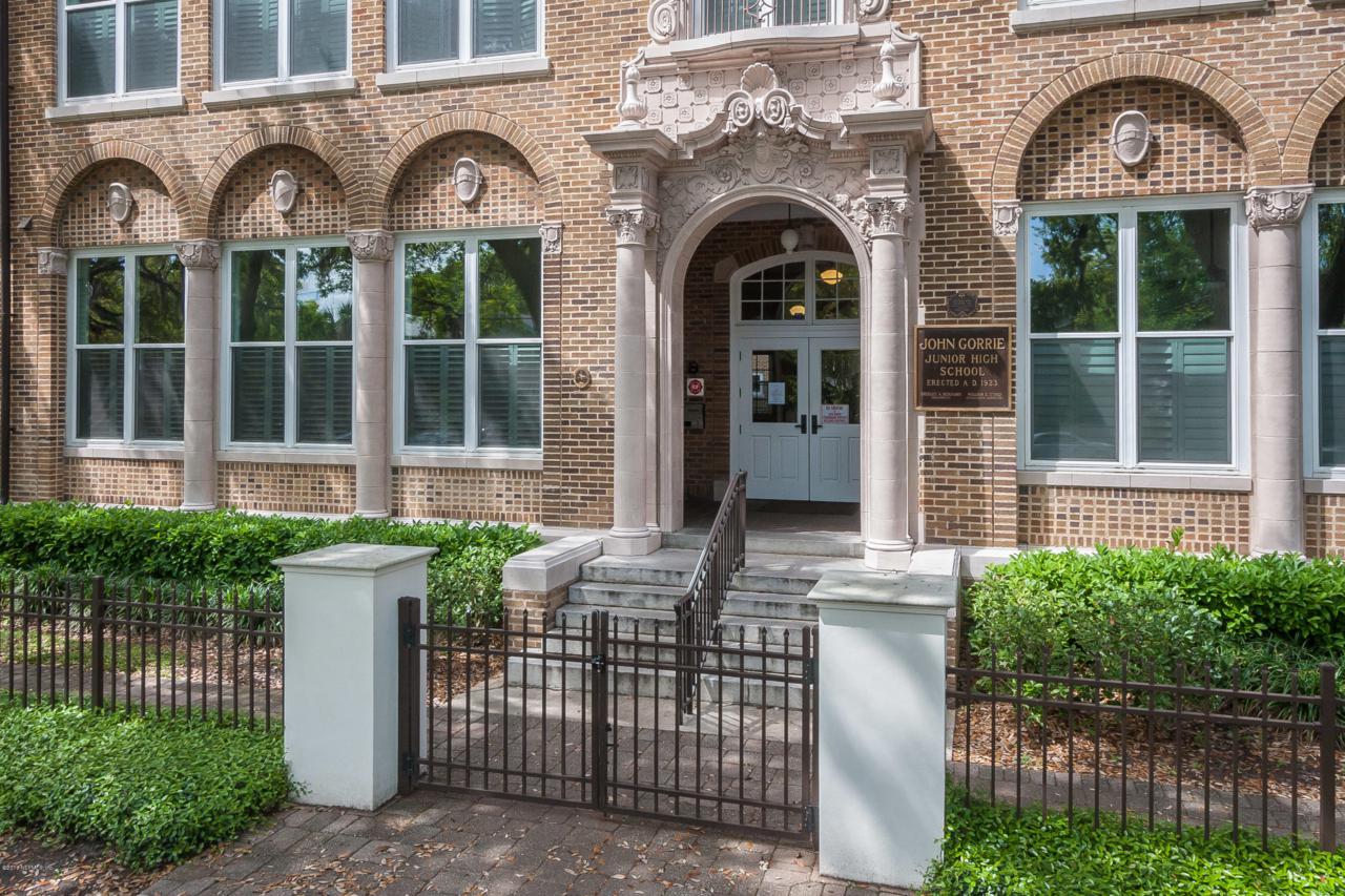2525 College St - Photo 1