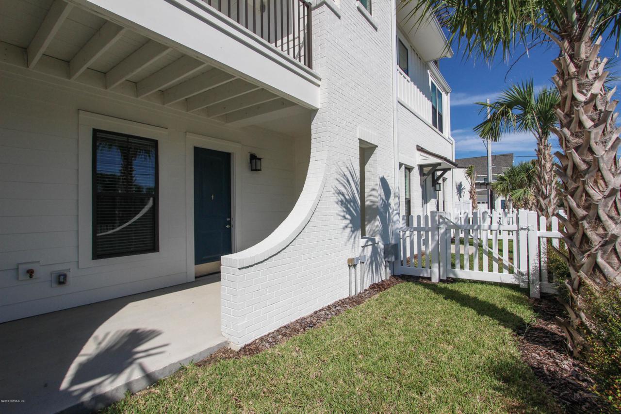 102 Aquatic Dr - Photo 1