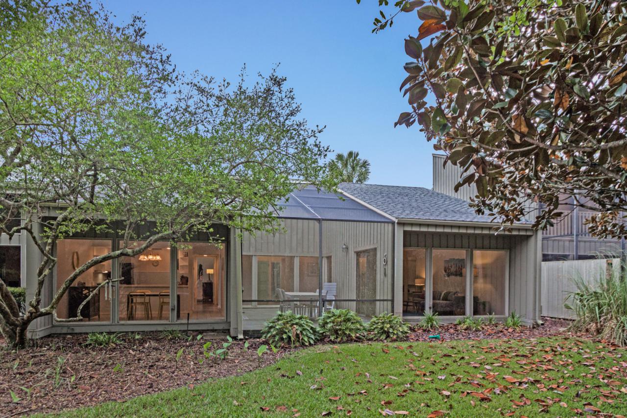 10061 Sawgrass Dr - Photo 1
