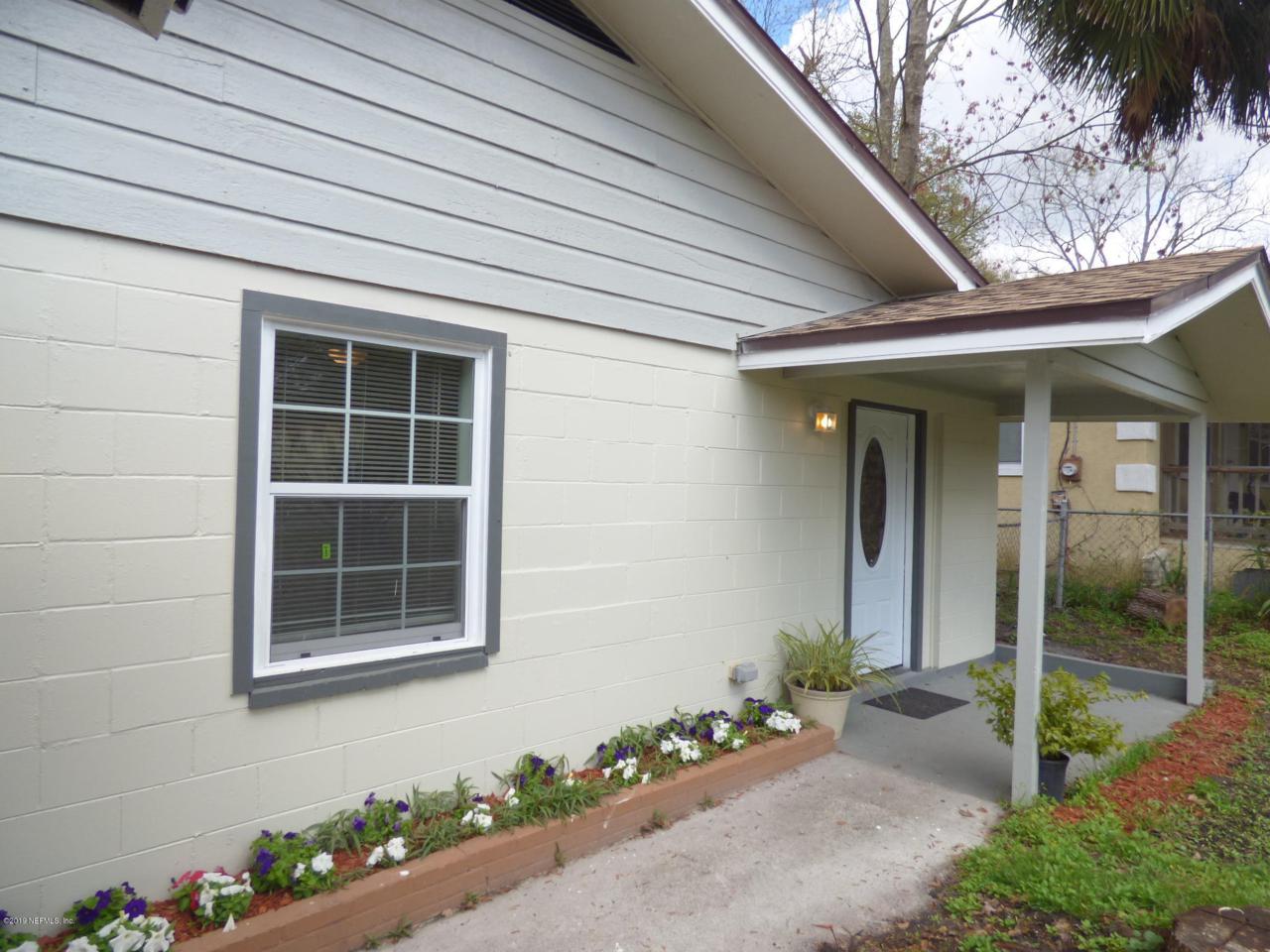 8739 Eaton Ave - Photo 1