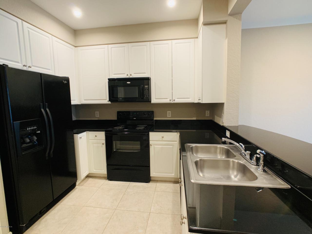 8539 Gate Pkwy - Photo 1