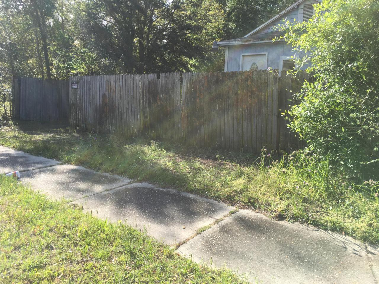 1730 19TH St - Photo 1