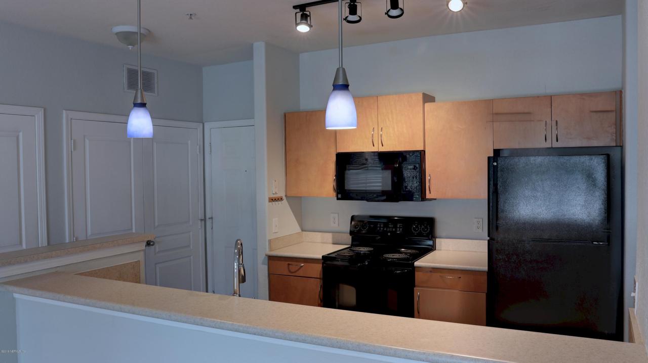 8290 Gate Pkwy - Photo 1