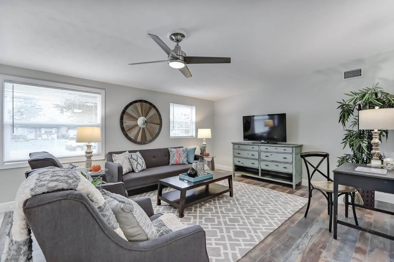 110 Saratoga Cir - Photo 1