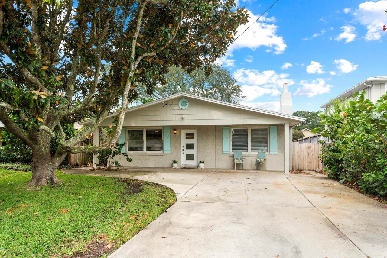 711 14TH Ave - Photo 1