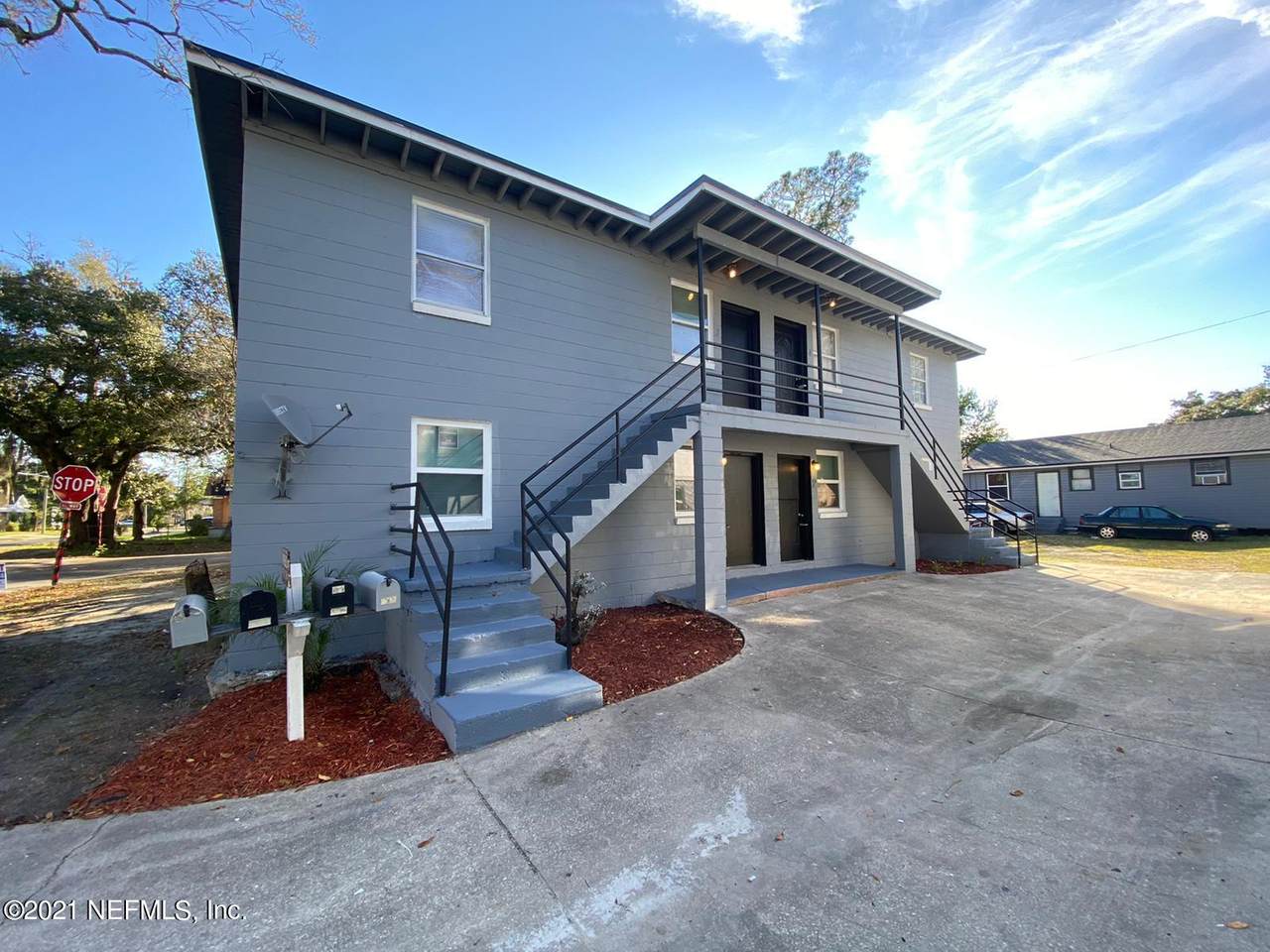 604 18TH St - Photo 1