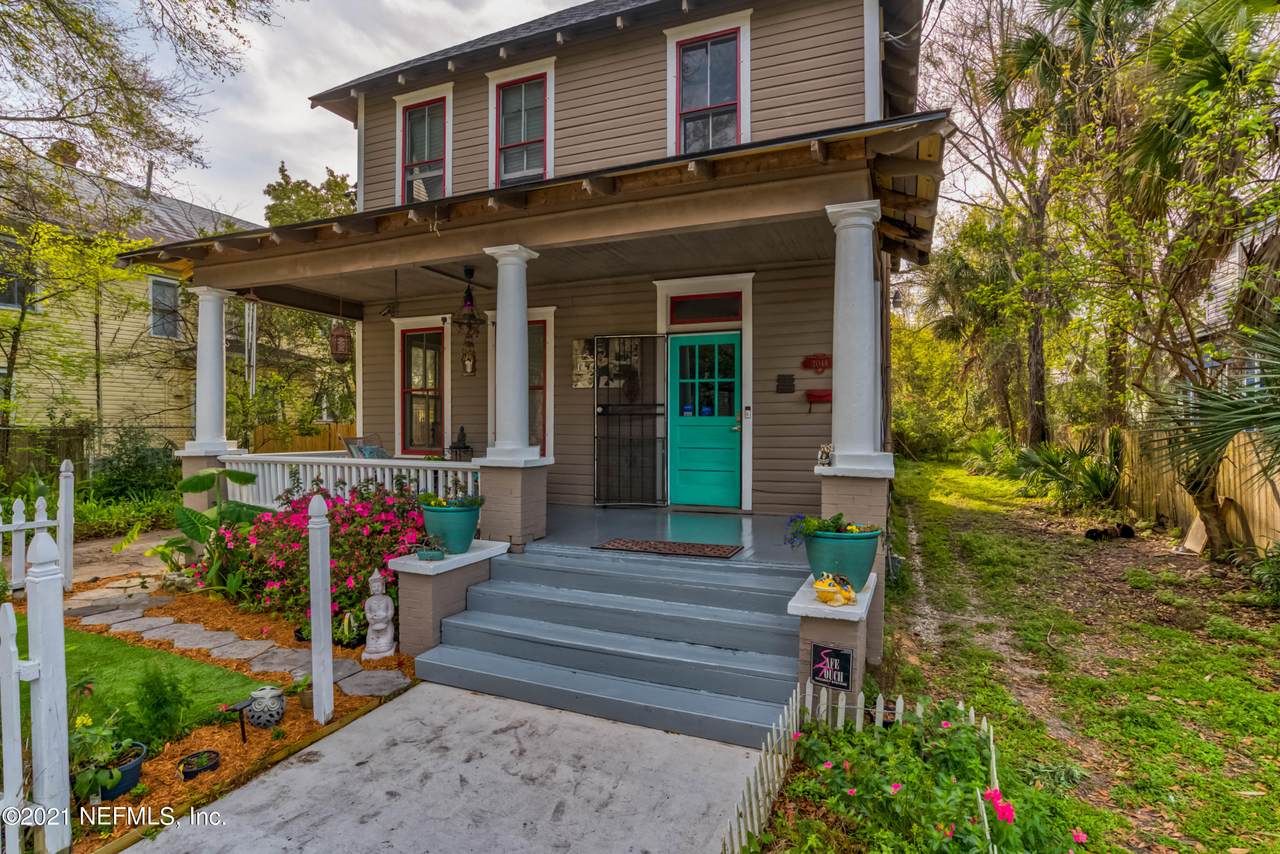 2048 Laura St - Photo 1
