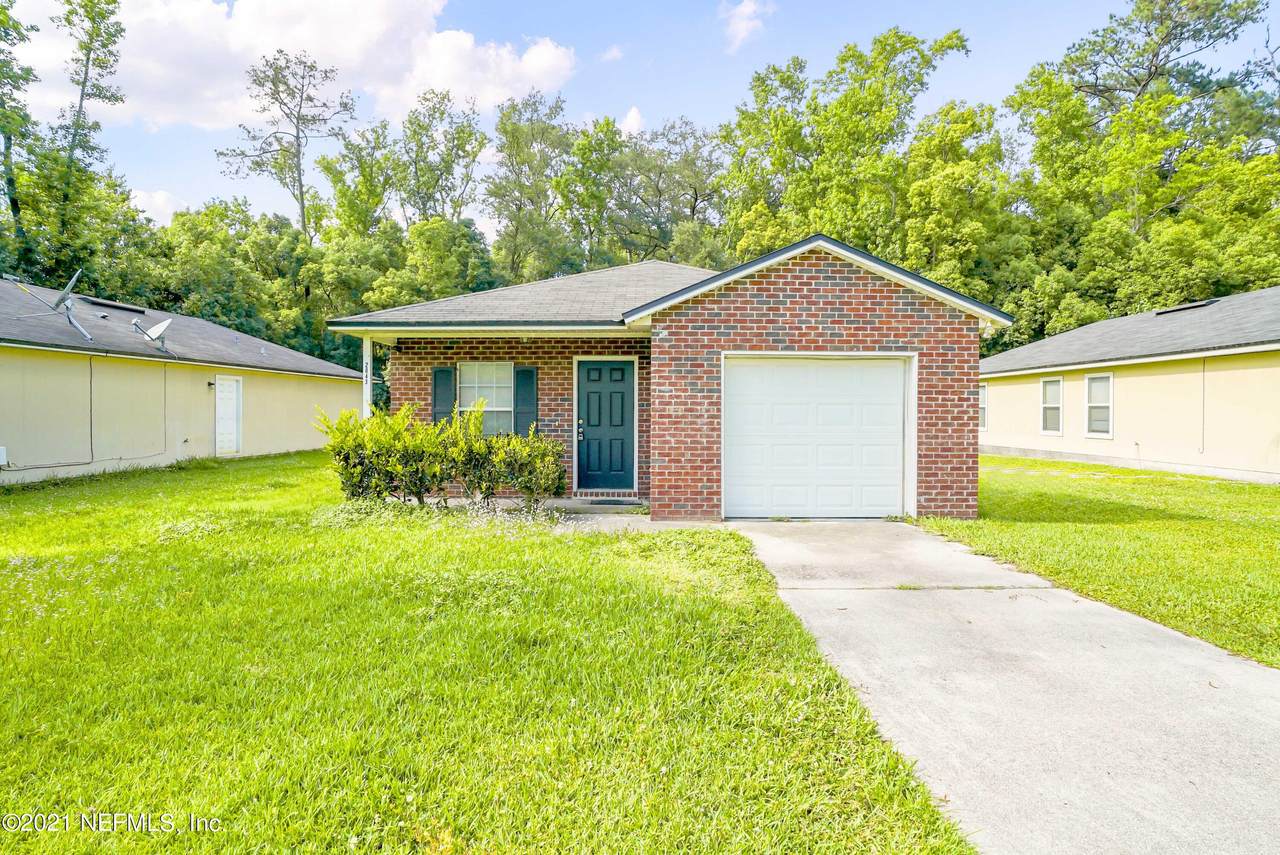 2043 Sessions Ln - Photo 1