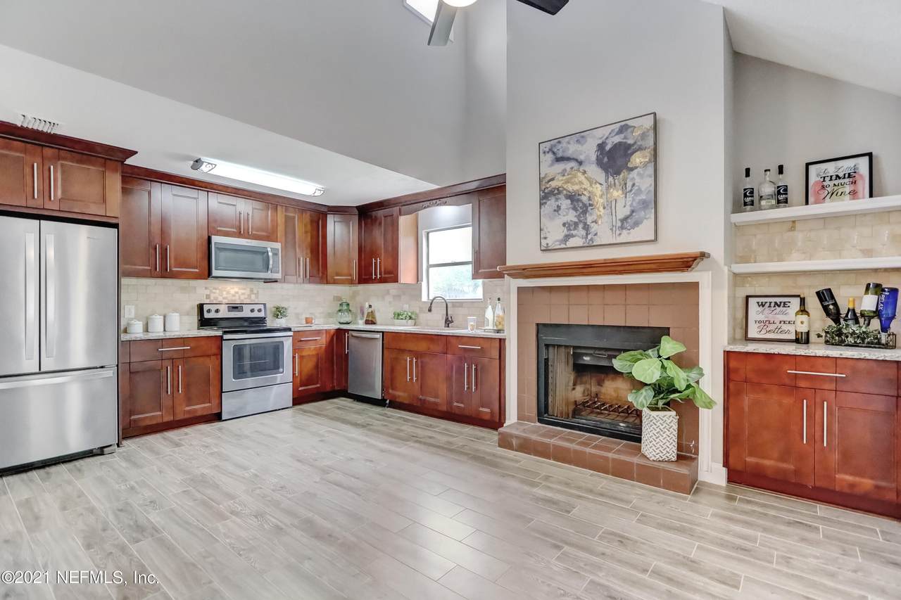 760 Plainfield Ave - Photo 1