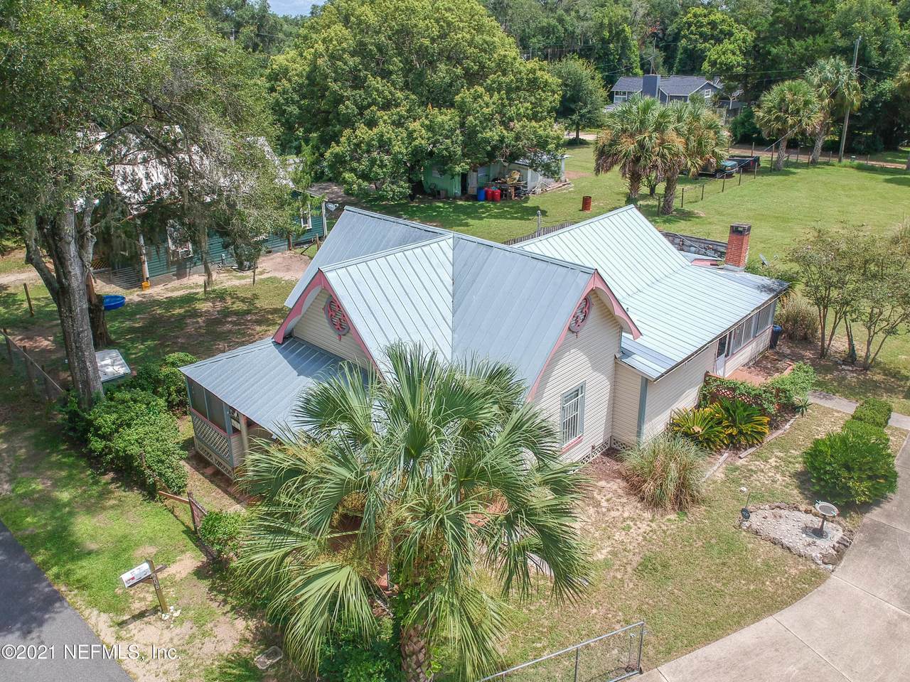 206 Tropic Ave - Photo 1