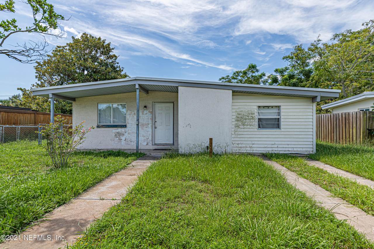 610 9TH Ave - Photo 1