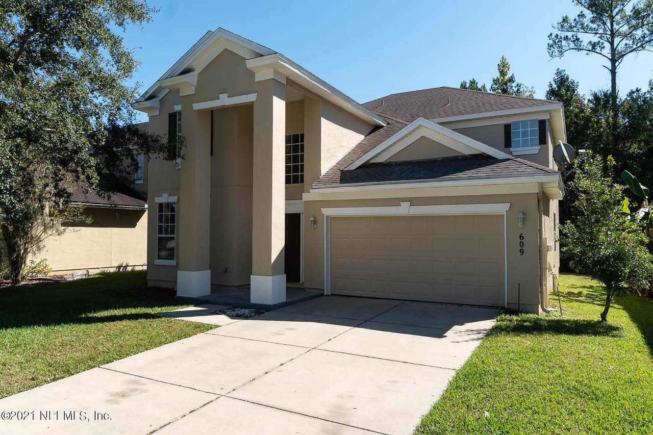 609 Spruce Creek Rd - Photo 1