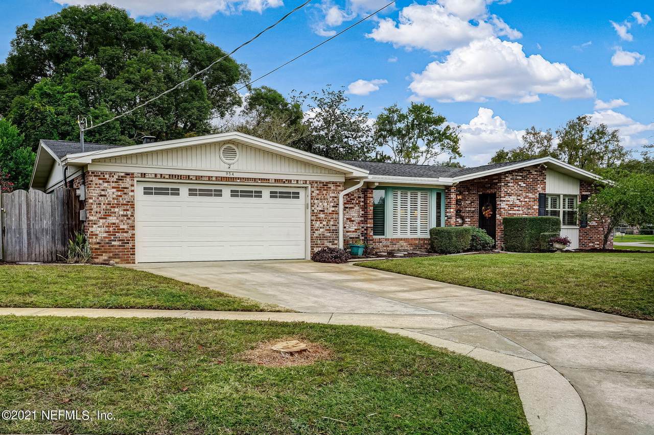 954 Memorial Park Cir - Photo 1