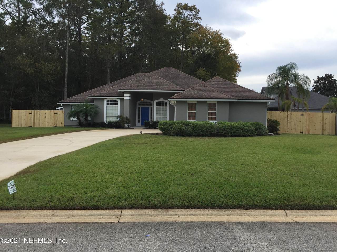 12918 The Woods Dr - Photo 1