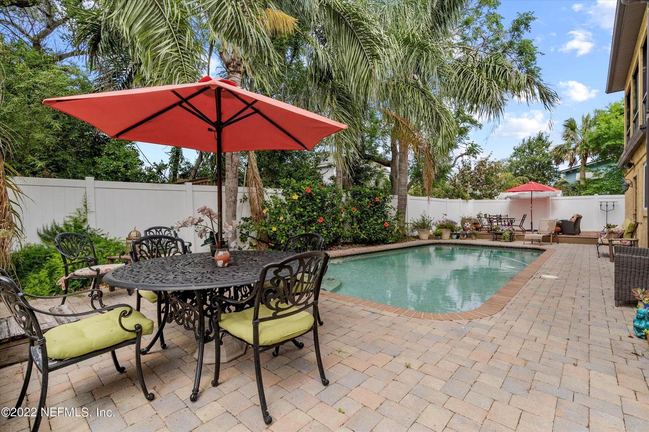 310 Oleander St - Photo 1