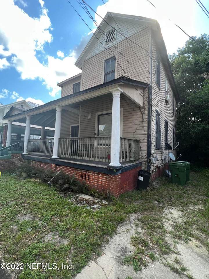 215 4TH St - Photo 1
