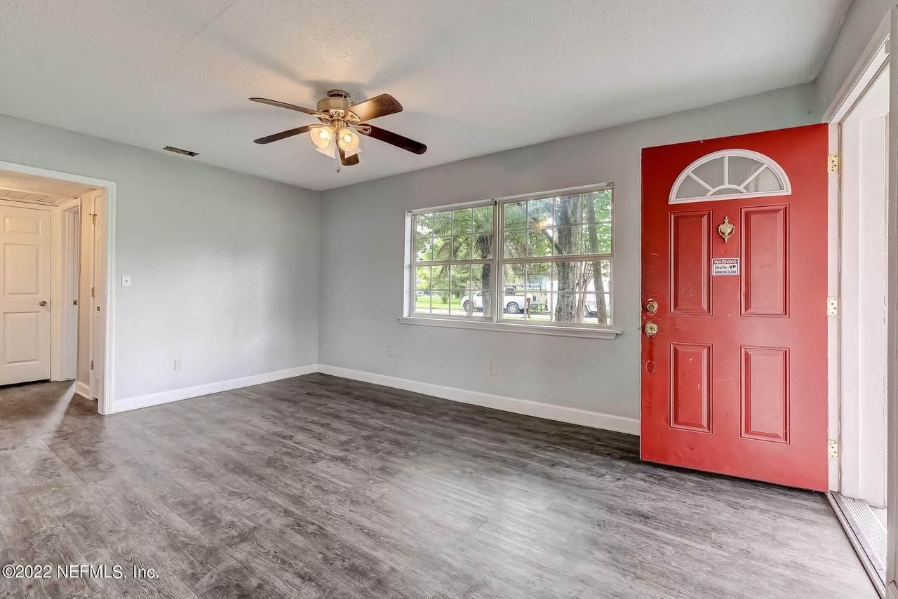 979 Mikael Ave - Photo 1
