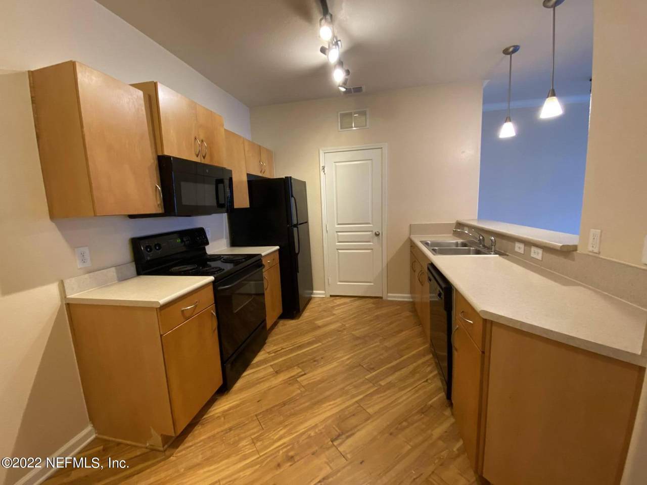 8290 Gate Pkwy - Photo 1