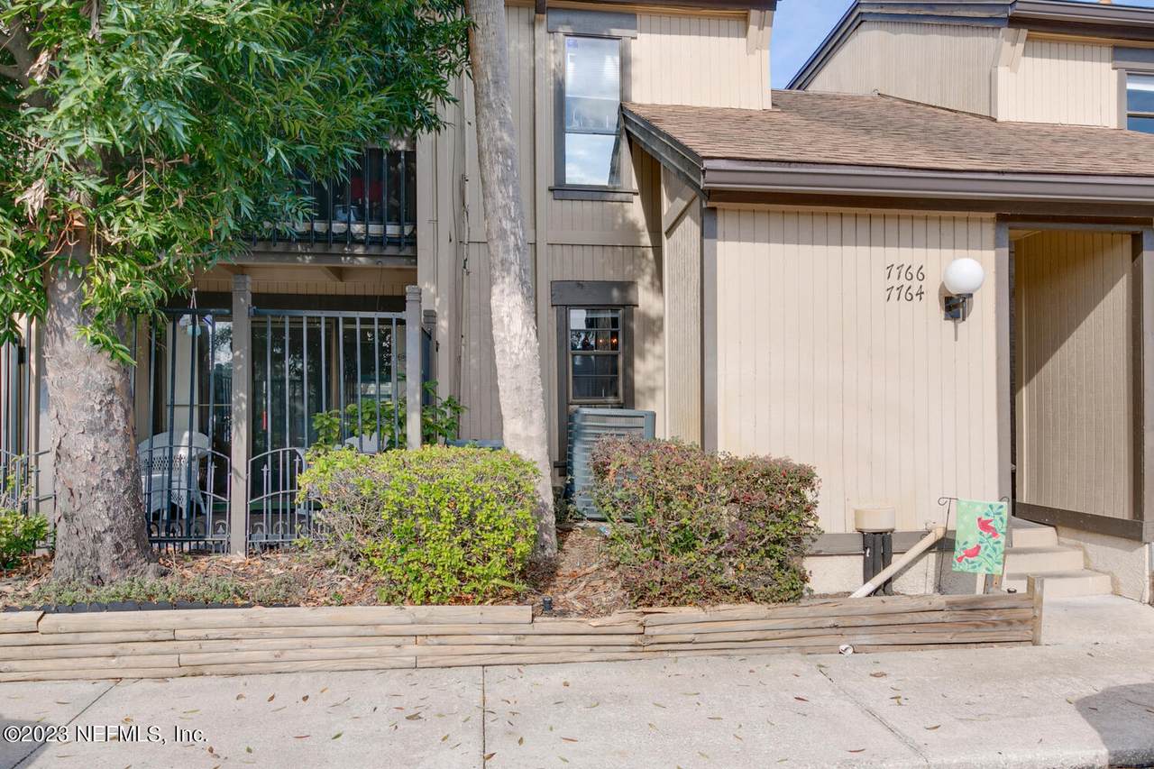7764 Las Palmas Way - Photo 1
