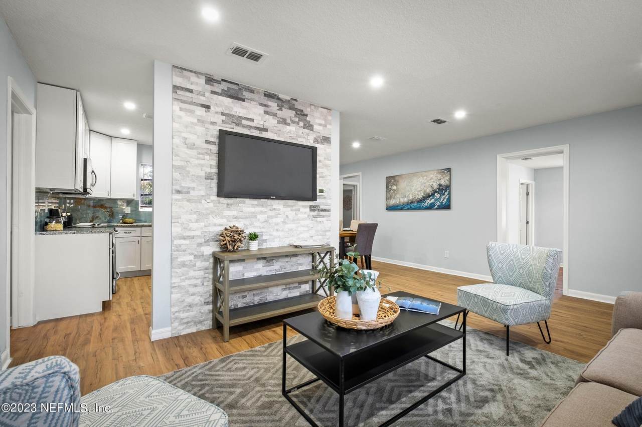4640 Lincrest Dr - Photo 1
