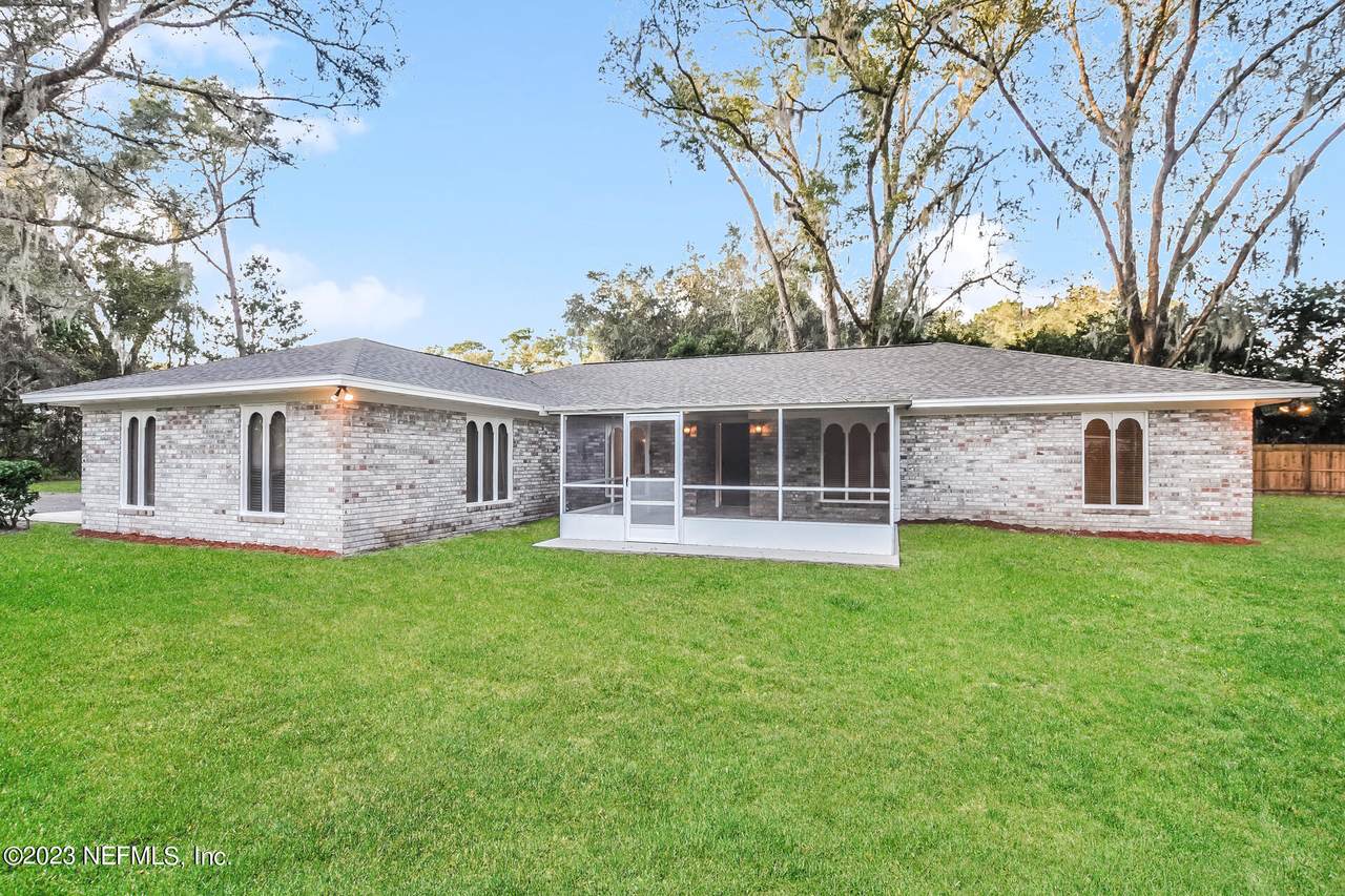 1247 Spencer Ln - Photo 1