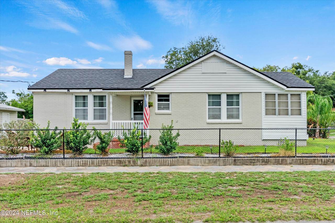 5102 Sunderland Road - Photo 1