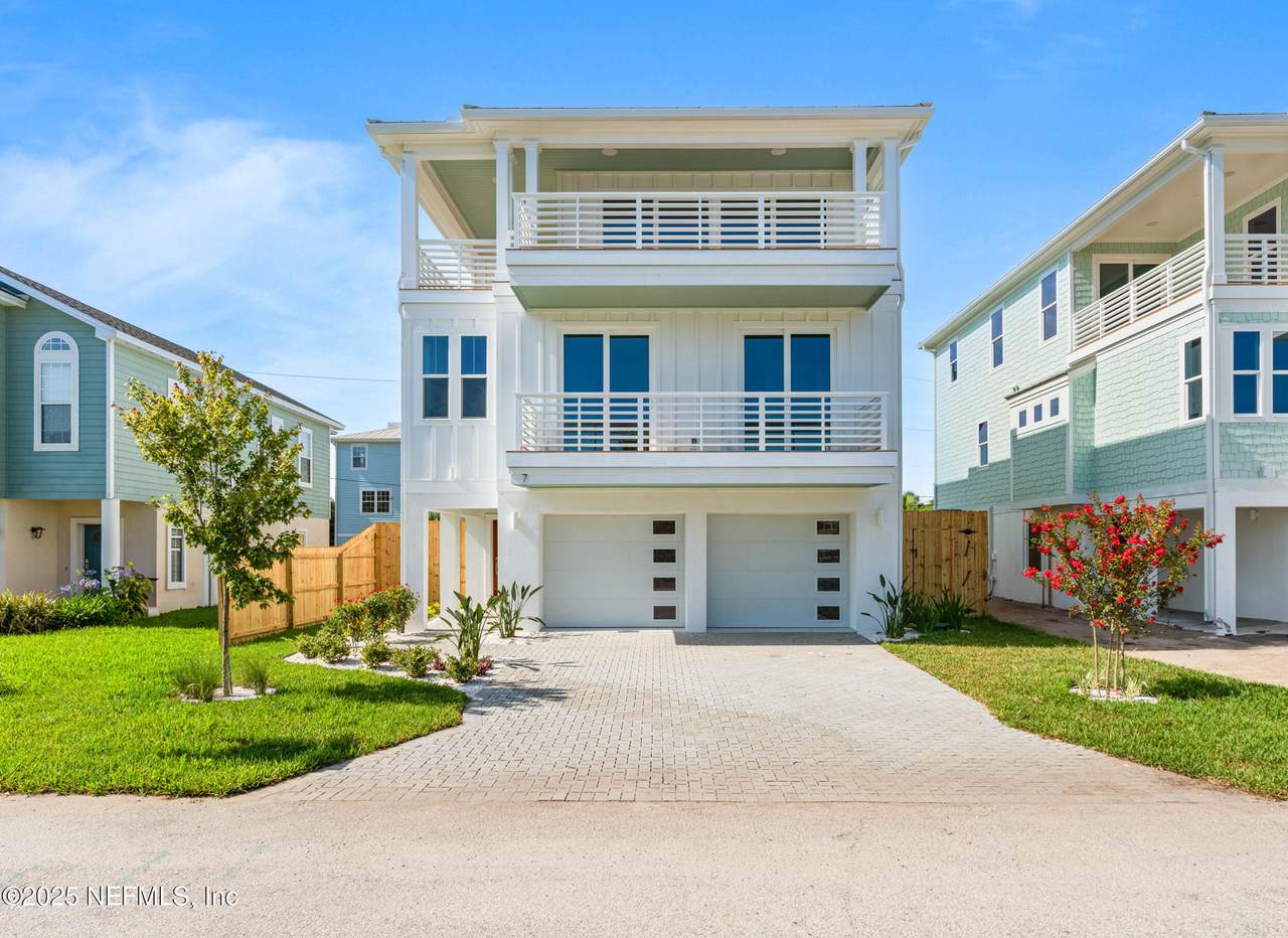 7 13TH Street - Photo 1