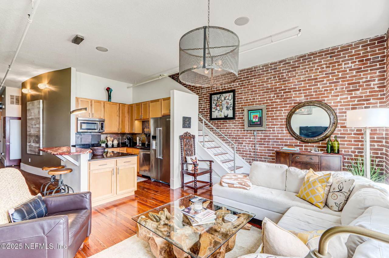 301 Bay Street - Photo 1