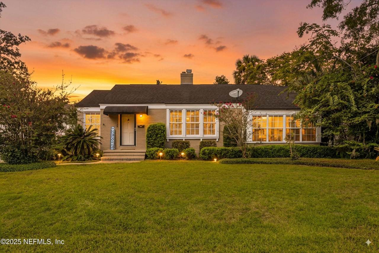 1425 Pinetree Road - Photo 1