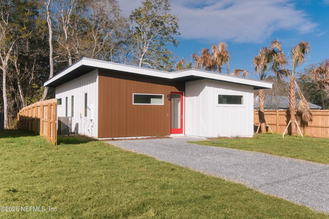 572 Woodlawn Road - Photo 1