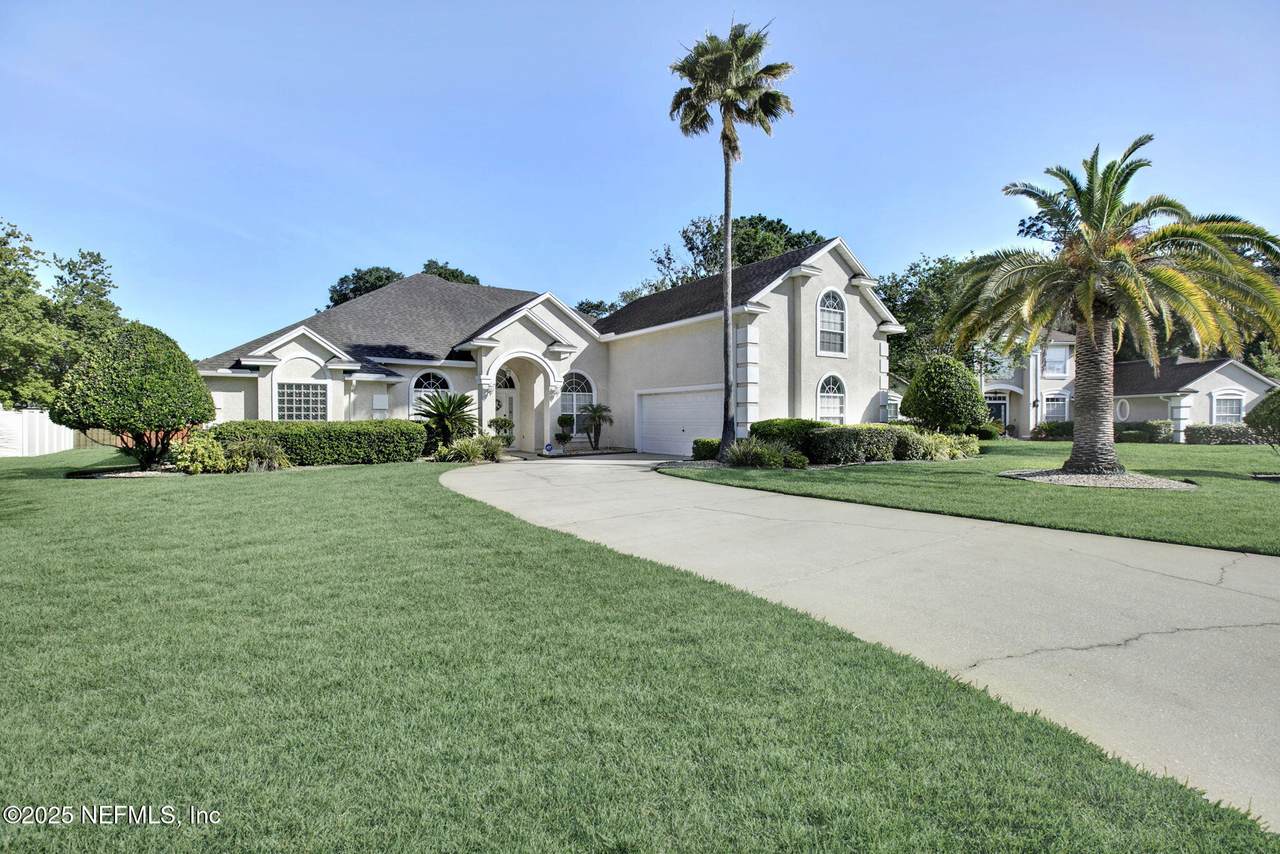 809 Lotus Lane - Photo 1
