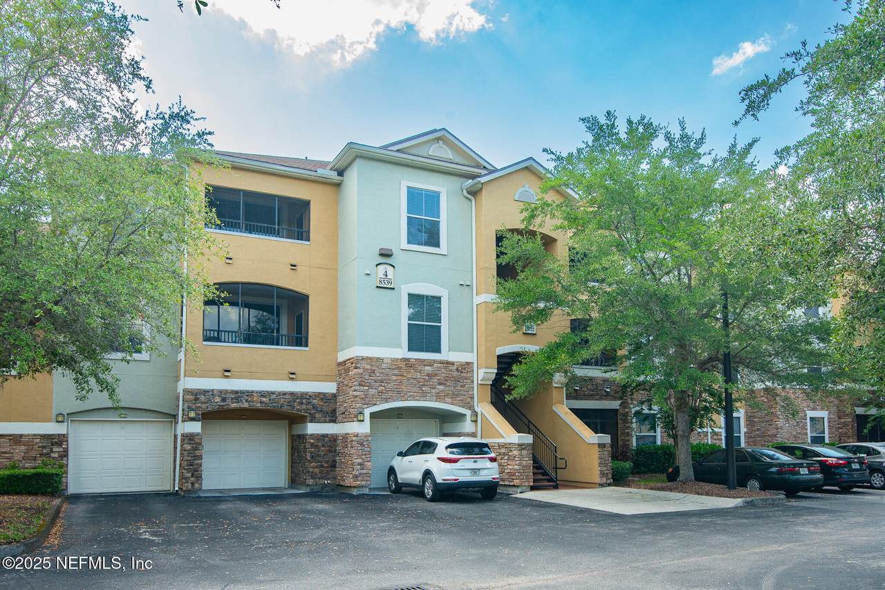 8539 Gate Parkway - Photo 1